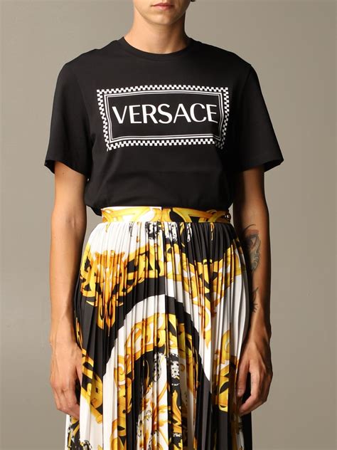 t shirt versace con ghepardo|All T.